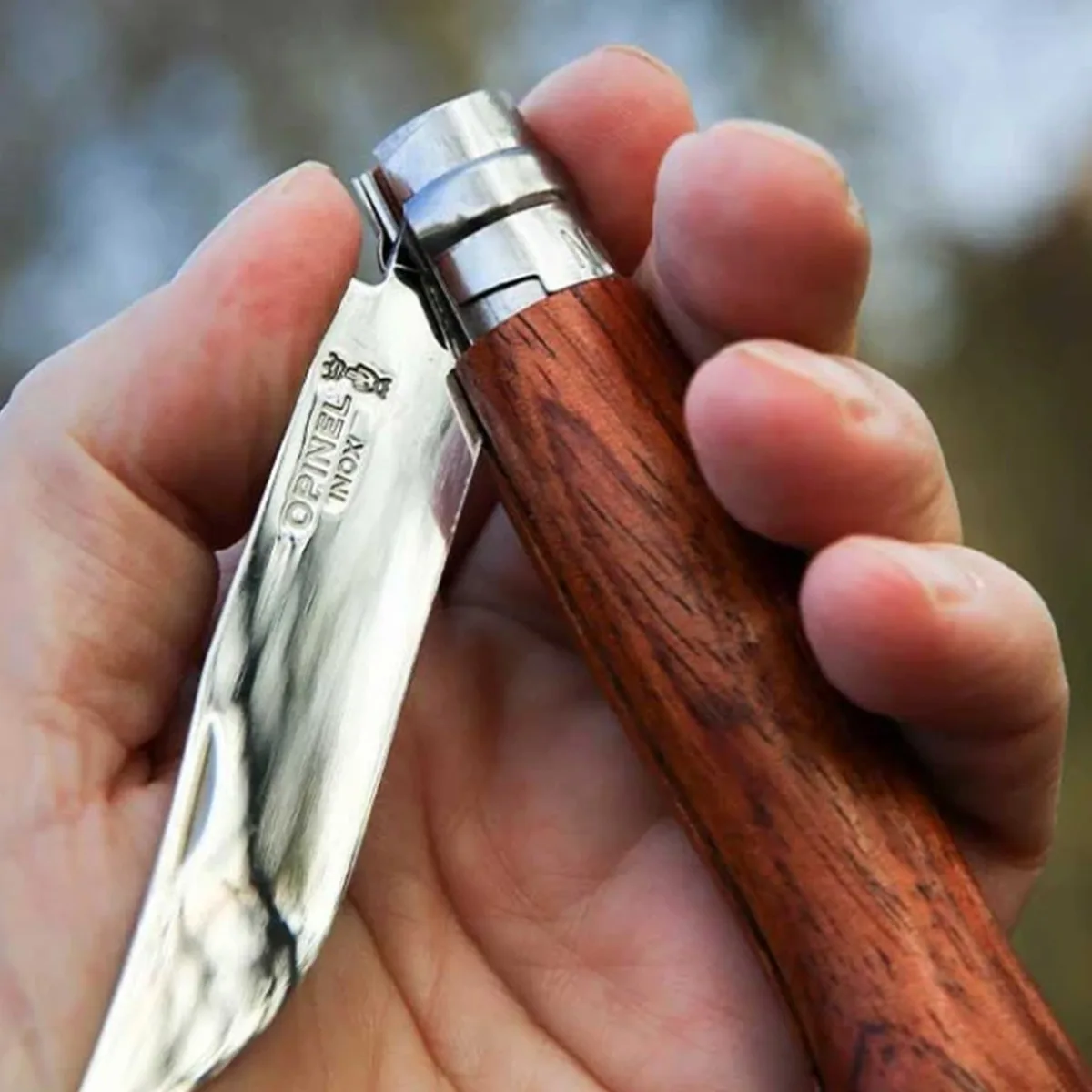 cuchillo-plegable-8-acero-padouk-opinel-opa226086b801-04 Cuchillo plegable N° 8 madera de Padouk - Imagen 1