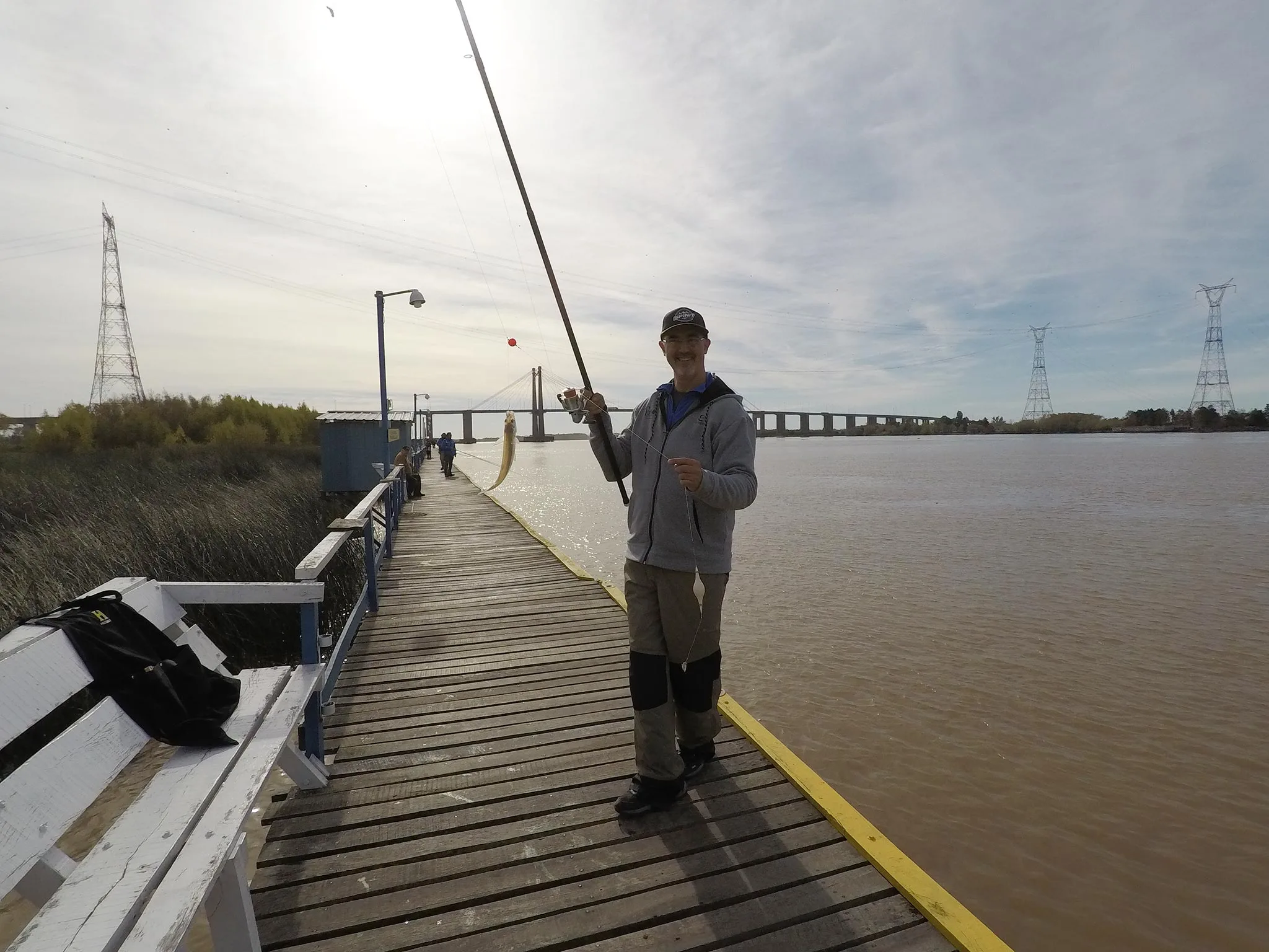 Pejerreyes en el Paraná Guazú desde muelles