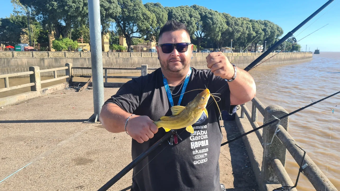 Pesca sutil en Costanera Norte